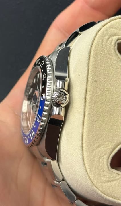 Rolex GMT-Master II "Batgirl" 126710BLNR Jubilee — Like New - Image 2